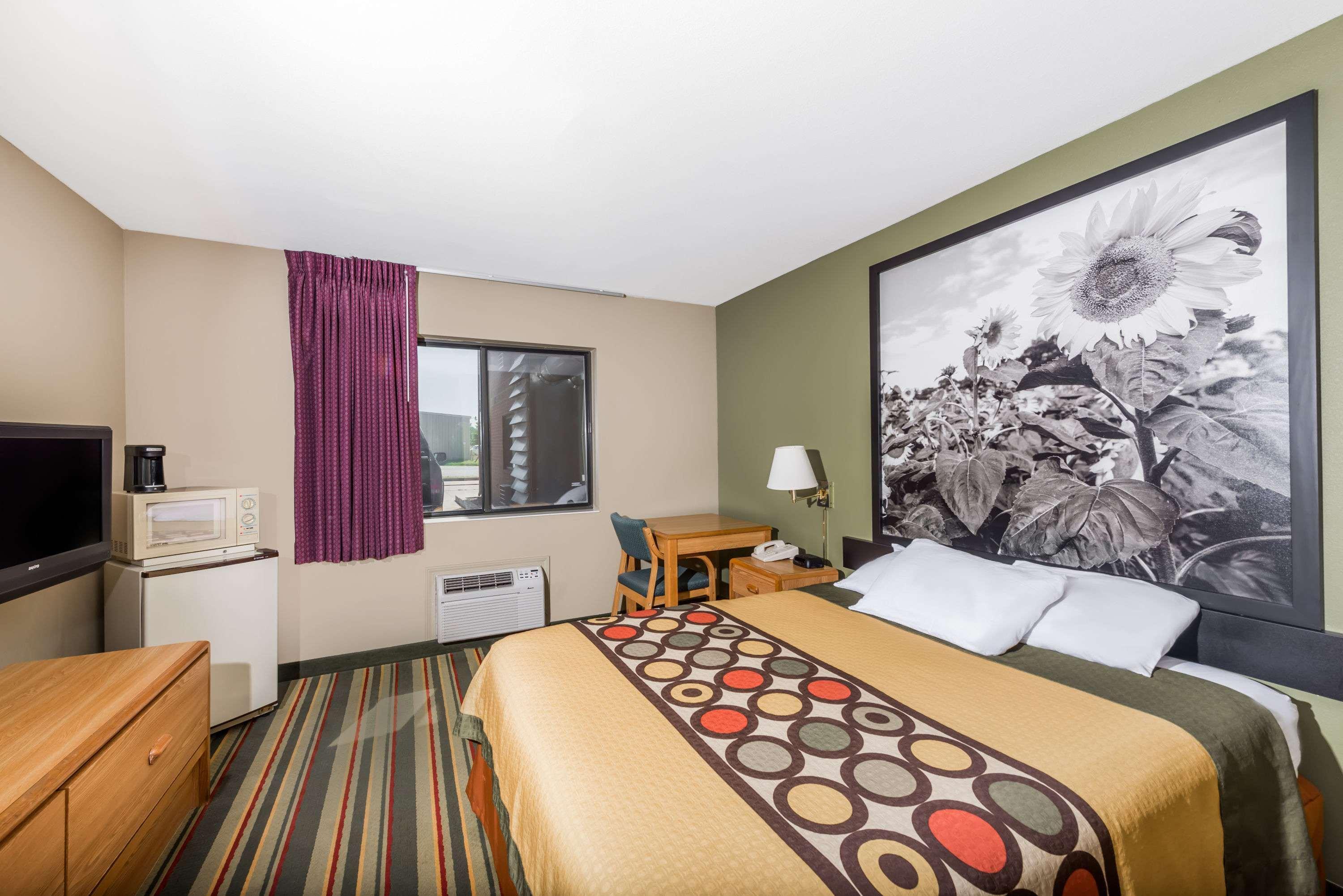 Super 8 By Wyndham Chanute Exterior foto